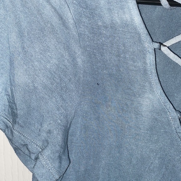 American Eagle Ombré Criss Cross Top - Picture 3 of 3